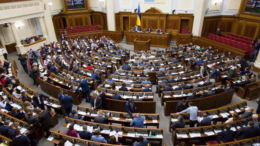 Внеочередное заседание Верховной Рады 16 апреля: рассмотрят изменения в регламент и оборонные закупки