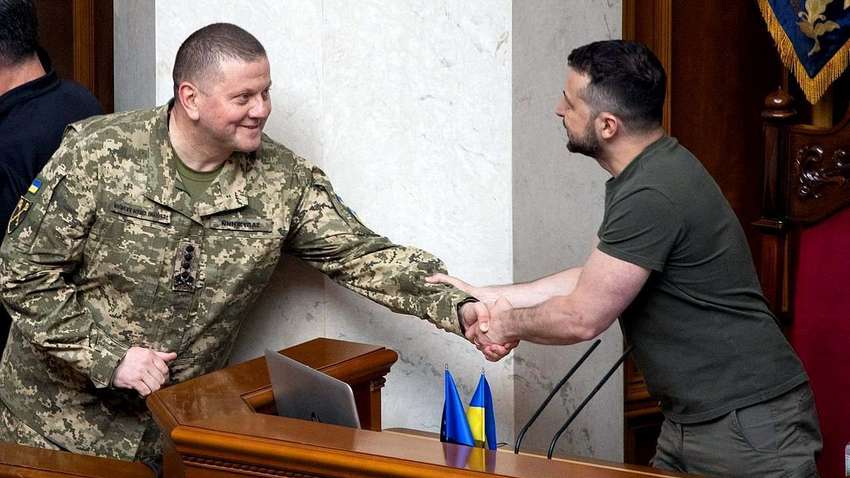 Напряженность между Зеленским и Залужным может вспыхнуть с новой силой: СМИ узнали причину Напряженность между Зеленским и Залужным может вспыхнуть с новой силой: СМИ узнали причину