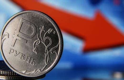 Російський карбованець обрушився на тлі загострення ситуації з Україною