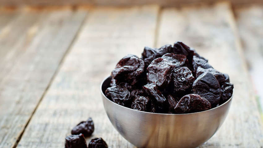 Медики подсказали, от какого заболевания убережет чернослив