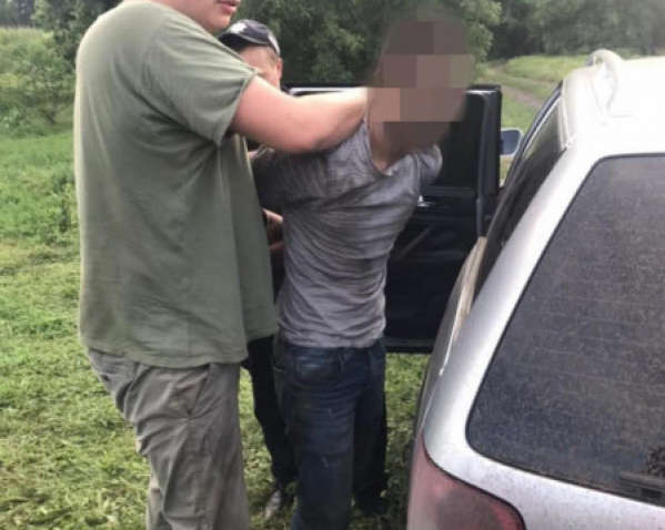 Изверга, порезавшего ножом двух детей на Днепропетровщине, - задержали