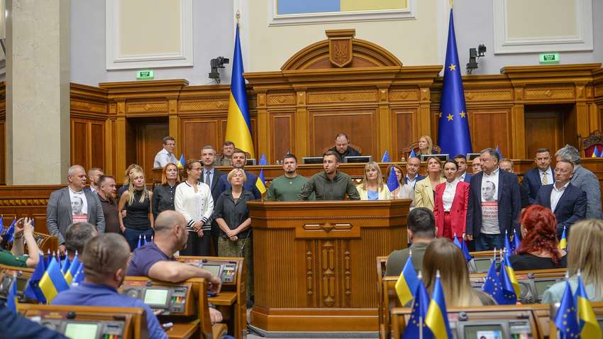 Десятки нардепов массово подали заявление в полицию на Арестовича: в чем его обвиняют