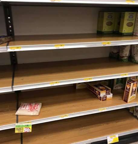 Жители Италии из-за коронавируса все смели с полок магазинов 