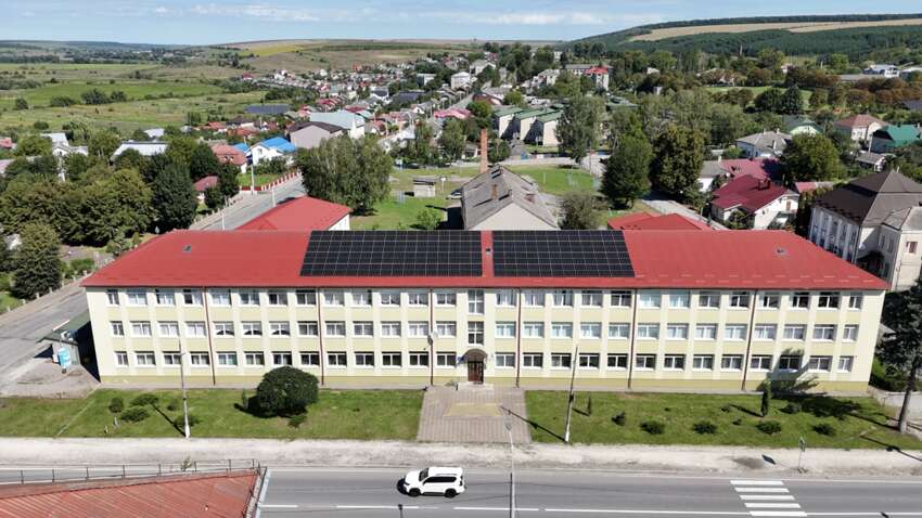 "Школа под солнцем" от Glossary Eco Foundation: как энергетическая автономность становится частью новой украинской культуры