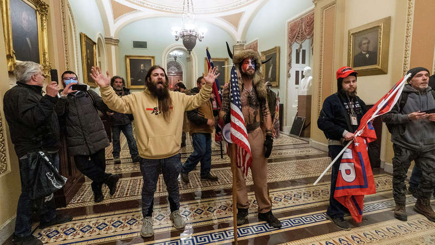 Шаману, который штурмовал Капитолий, грозит более 4 лет тюрьмы Шаману, который штурмовал Капитолий, грозит более 4 лет тюрьмы