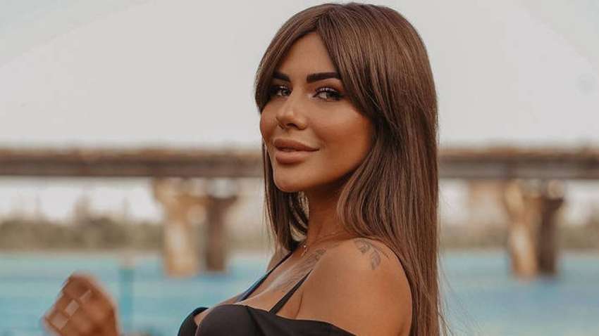 Скандальна блогерка, яка зрадила Україну, народила четверту дитину в басейні (ФОТО)