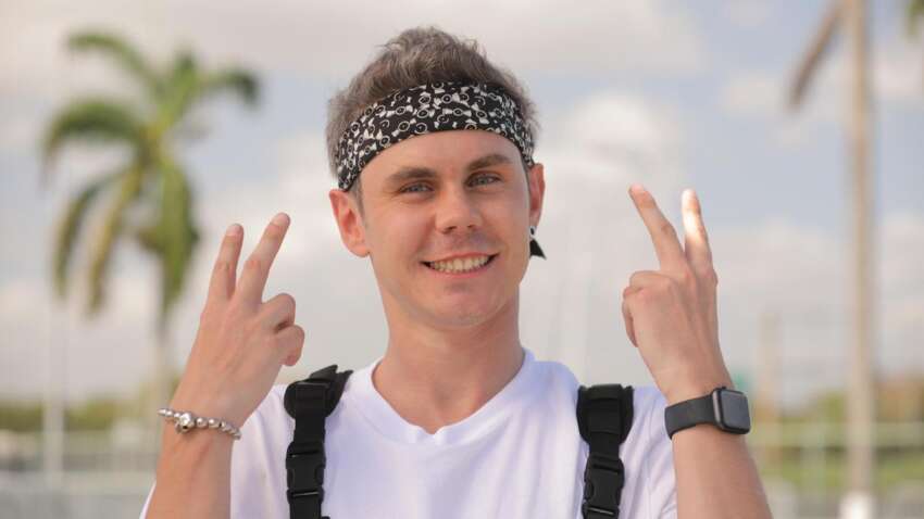  Известный российский блоггер, сражавшийся с пропагандой Кремля, поддержал российскую армию (ФОТО)