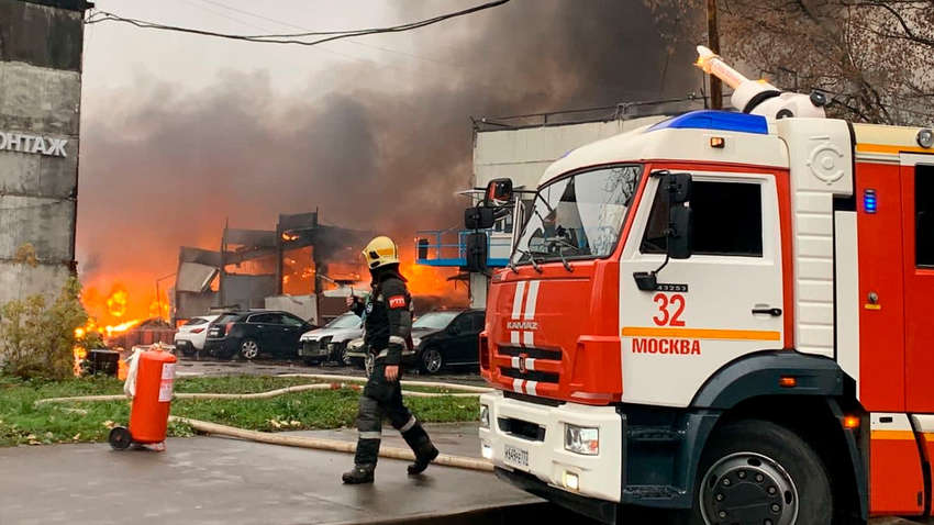 У Москві масштабна пожежа на газовому складі (ВІДЕО)