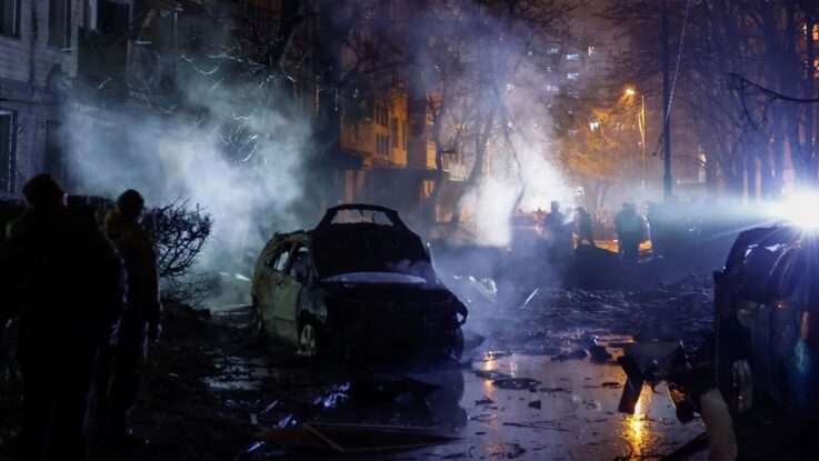 Удар баллистикой по Киеву: десятки пострадавших и большие разрушения