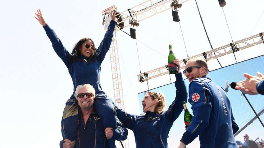 Уйти в космос, пока на Земле  жара, инфляция, налоги и нищета Уйти в космос, пока на Земле  жара, инфляция, налоги и нищета