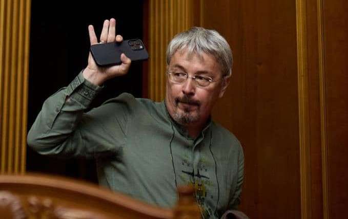 "Мова та дрони": Олександр Ткаченко прокоментував свою відставку "Мова та дрони": Олександр Ткаченко прокоментував свою відставку