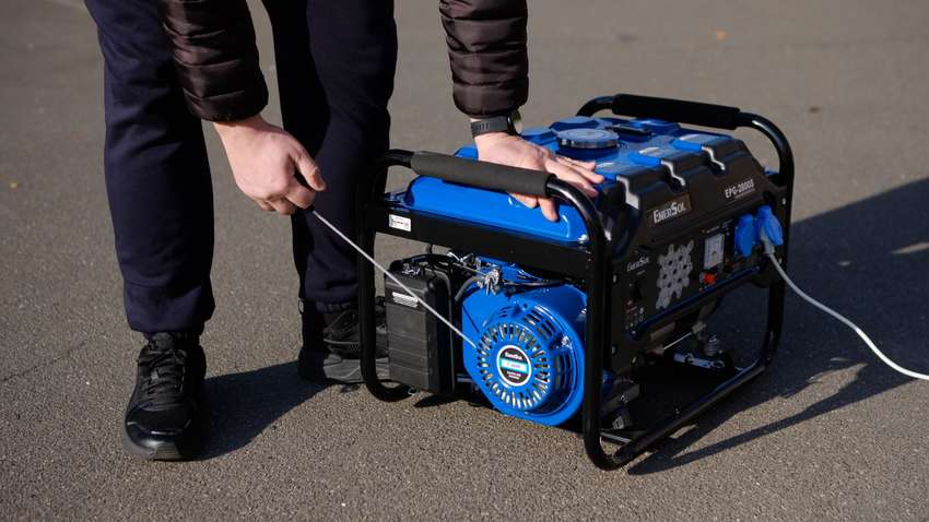 Поляки спустошують полиці магазинів, купуючи електрогенератори для України: деталі Поляки спустошують полиці магазинів, купуючи електрогенератори для України: деталі