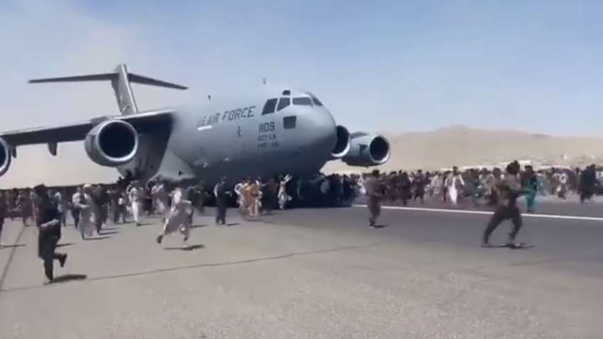 В шасси самолета в Афганистане нашли останки мужчины - СМИ (ВИДЕО 18+)