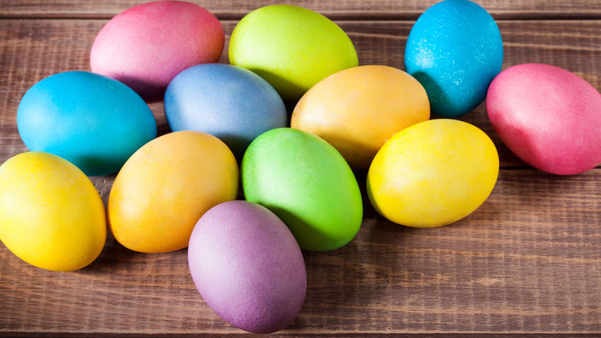 Великдень-2020: як пофарбувати яйця натуральними барвниками