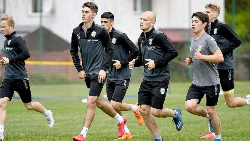 ФК Карпаты уходит на карантин: Covid-19 заболели 11 игроков и 15 сотрудников