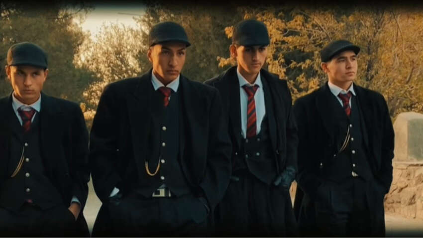 Не понравившиеся костюмы "полиции морали": в Талибане вызывают на допросы за модный лук из британского сериала Не понравившиеся костюмы "полиции морали": в Талибане вызывают на допросы за модный лук из британского сериала