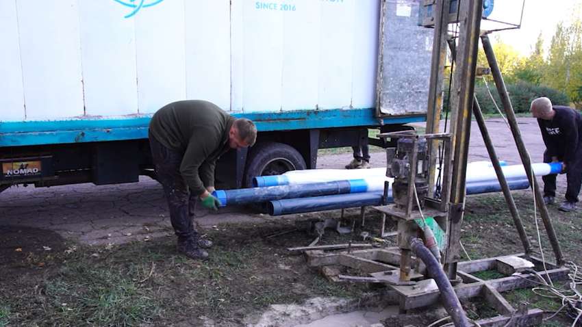 На Донеччині пробурюють свердловини, щоб люди мали доступ до питної води На Донеччині пробурюють свердловини, щоб люди мали доступ до питної води