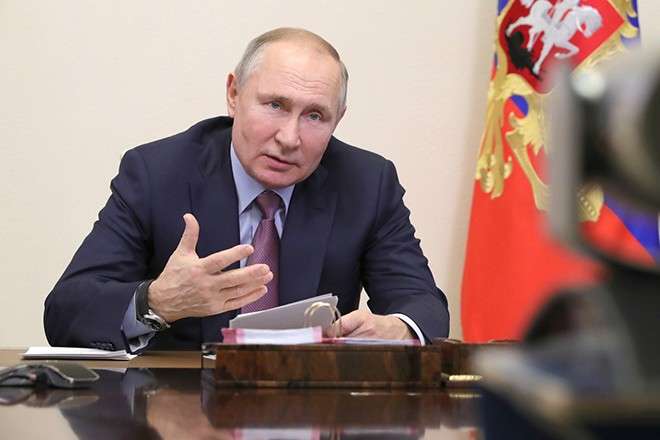 Путин заявил, что "не бросит Донбасс, несмотря ни на что" Путин заявил, что "не бросит Донбасс, несмотря ни на что"