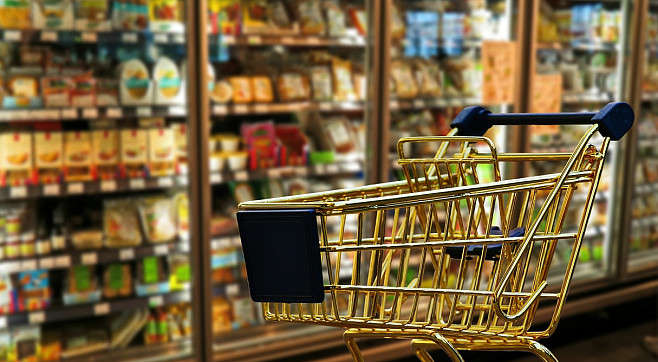 Украинцы стали больше тратить на ненужные вещи