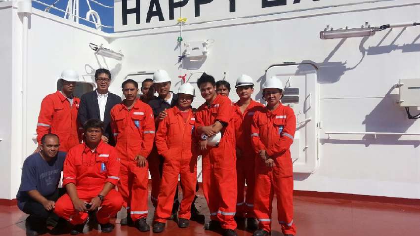 Біля берегів Камеруну пірати напали на танкер, на борту був українець 