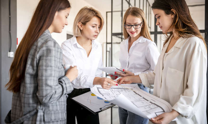 Украина теряет женский потенциал: 1,5 миллиона работниц выехали за границу