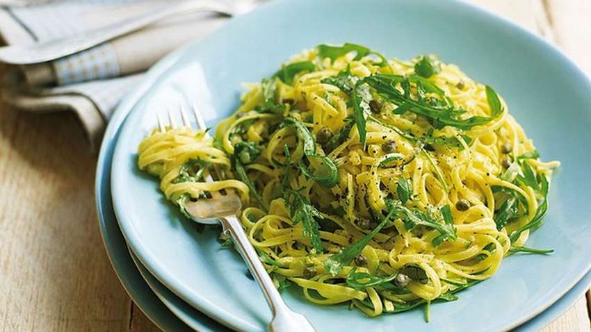 Страва дня: лимонна паста з кедровими горіхами Страва дня: лимонна паста з кедровими горіхами