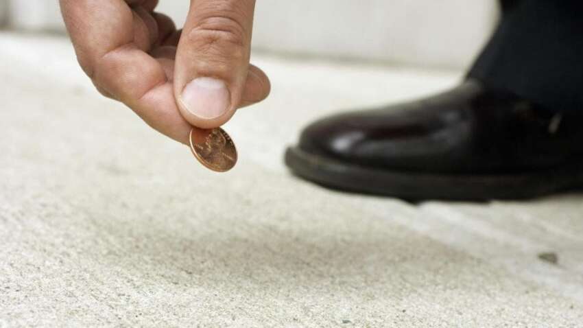 Що буде, якщо підняти монету з землі: може статися лихо Що буде, якщо підняти монету з землі: може статися лихо