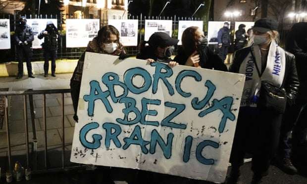 У сусідній країні спалахнули протести через один з найбільш обмежувальних законів у світі