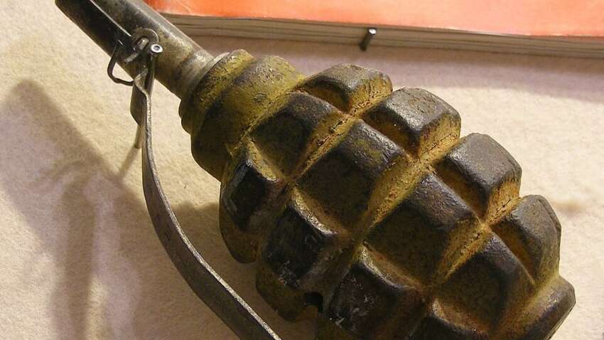 Что мужчина держал под диваном: удивит всех 