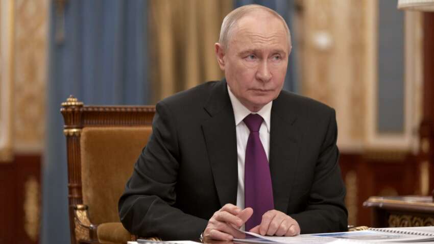 Путин приказал готовить ответный удар после обстрела колледжа в Старобельске Путин приказал готовить ответный удар после обстрела колледжа в Старобельске