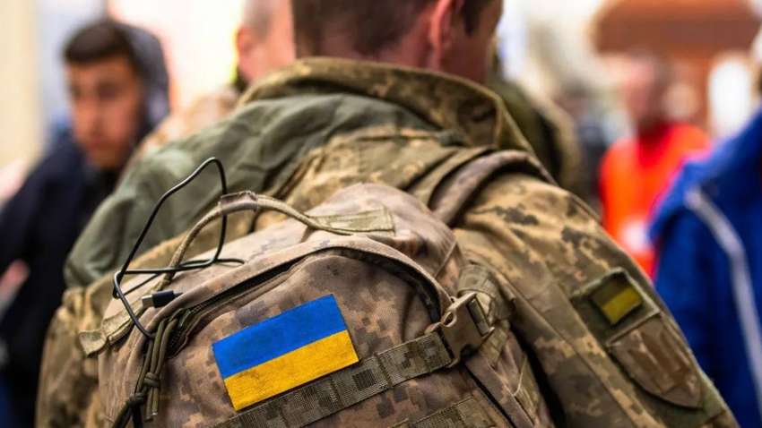 Чи потрібно силоміць повертати чоловіків з-за кордону для мобілізації в Україні: опитування Чи потрібно силоміць повертати чоловіків з-за кордону для мобілізації в Україні: опитування