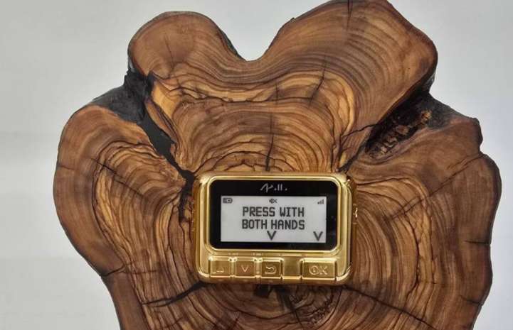 Как у Кадырова, но не автомат: в Израиле показали подарок Трампу от Нетаньяху (ФОТО)