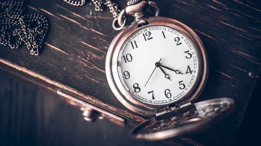 Цього тижня українці переведуть стрілки годинників 