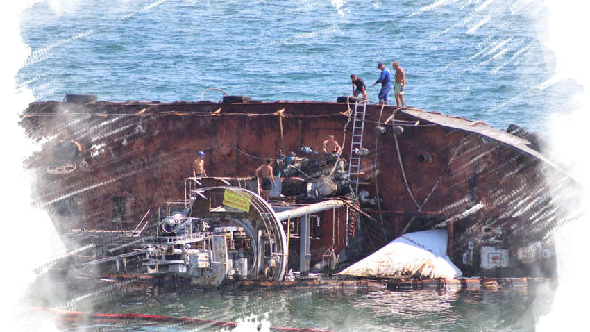 З танкера Delfi вилилося паливо: нафта рухається до берегів Одеси (відео)