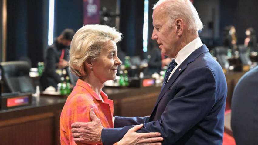 Байден зателефонував Урсулі фон дер Ляєн: говорили про Україну