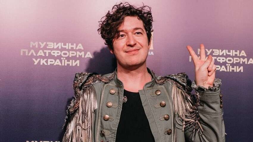  Відомого українського співака не випустили з країни