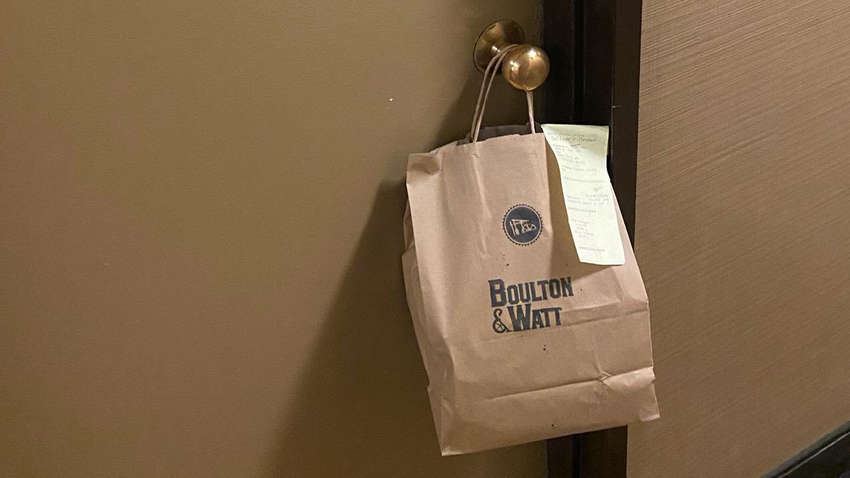 Стало известно, насколько опасна доставка на дом во время пандемии коронавируса