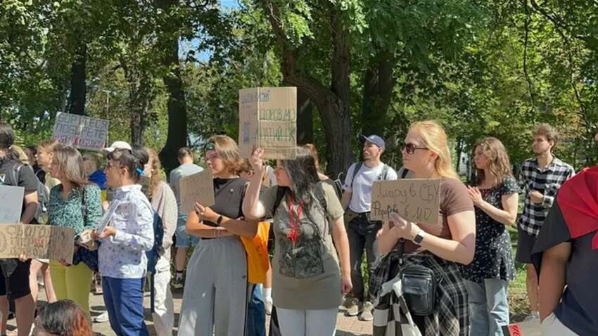 "Это откроет ящик Пандоры": Зеленскому поставили жесткий ультиматум из-за решений по Облаку "Это откроет ящик Пандоры": Зеленскому поставили жесткий ультиматум из-за решений по Облаку