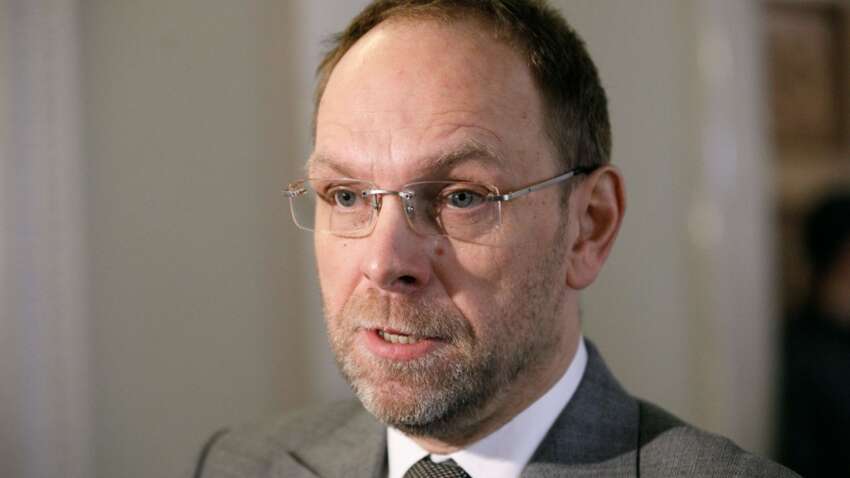 Депутат Власенко заявив, що "складе мандат і піде на фронт": є одна умова