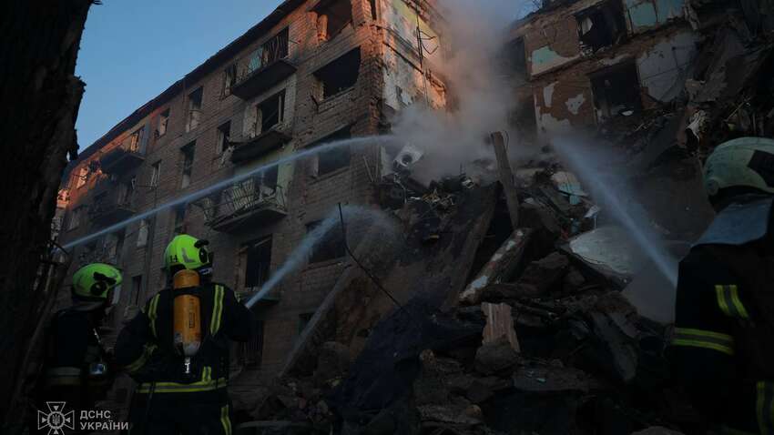 Росіяни заявляють, що Київ обстріляла українська ППО, а Тарасу Тополі пора вчити гімн Росії