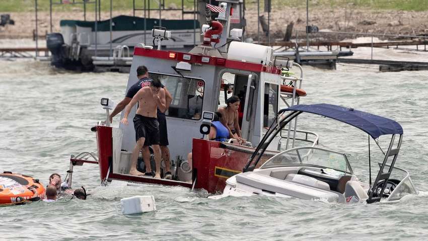 Під час мітингу на підтримку Трампа у США потонули чотири човни