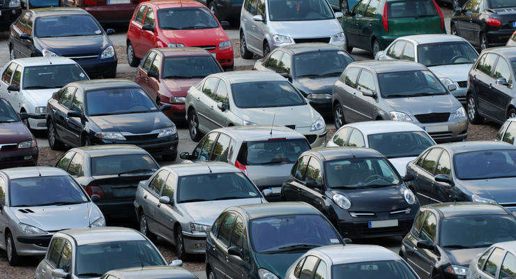 Пожвавлення на авторинку в Україні: чому українці почали купувати більше автомобілів Пожвавлення на авторинку в Україні: чому українці почали купувати більше автомобілів