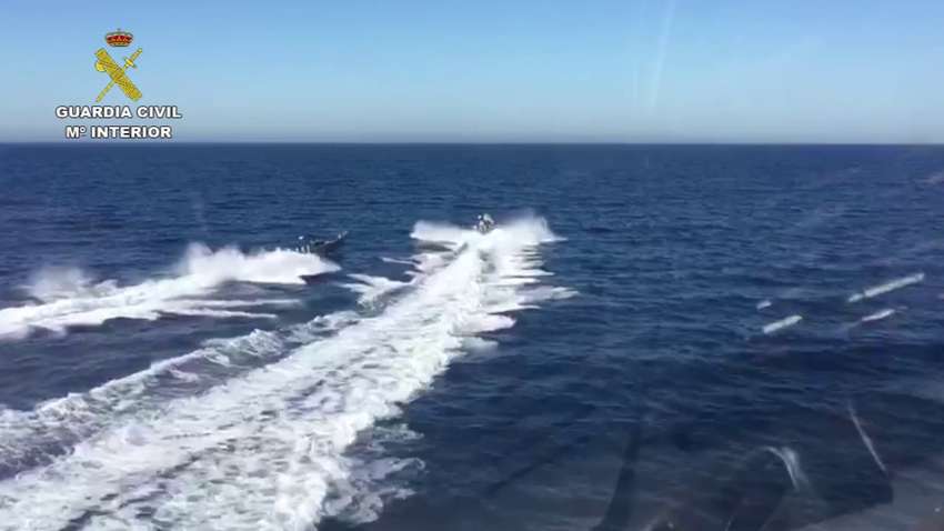 В Испании контрабандисты спасли полицейских, которые их преследовали