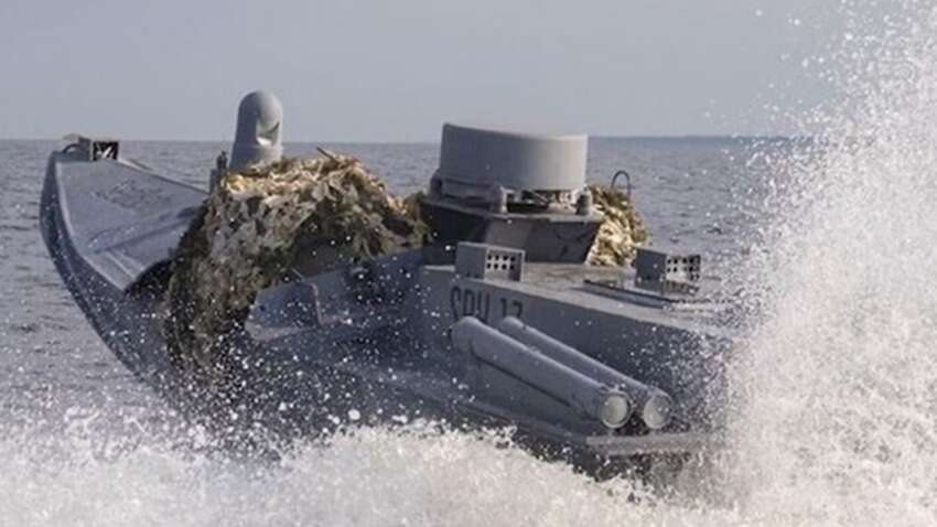 У РФ були чутні сильні вибухи: який важливий об'єкт атакували дрони