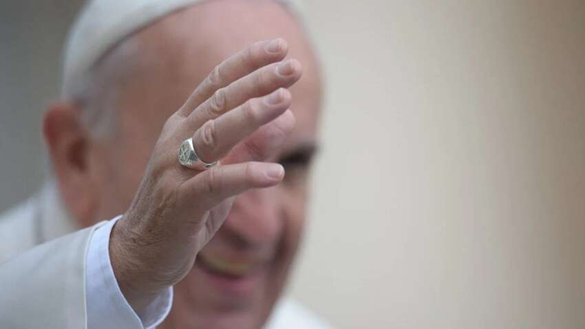 Ватикан готовится уничтожить молотком перстень Папы Римского стоимостью 520 тыс долларов: причина Ватикан готовится уничтожить молотком перстень Папы Римского стоимостью 520 тыс долларов: причина