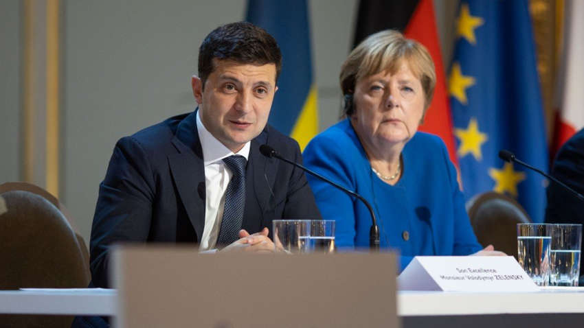 Зеленский договорился с Меркель о 150 млн евро кредита для Украины для борьбы с коронавирусом