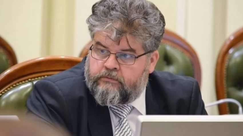 Нардеп от «Слуги народа» устроил провокацию в Раде с секс-скандалом и проституткой