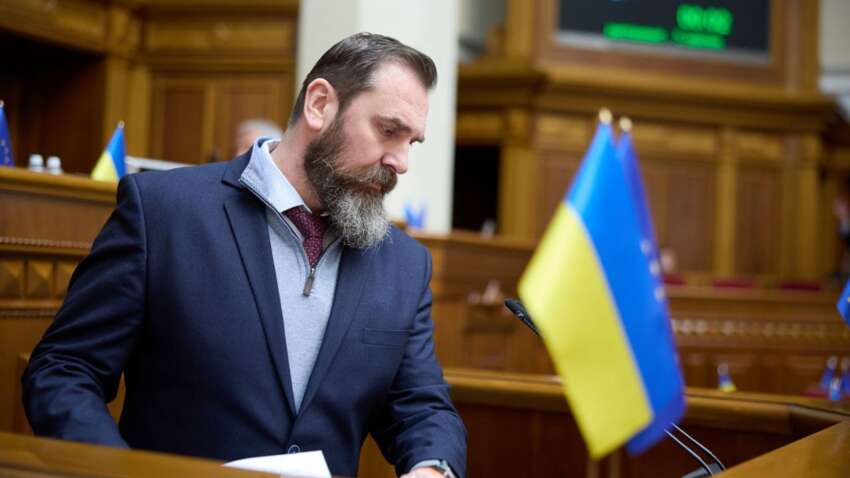 «Першим придумав»: у Раді висміяли незвичний стиль міністра освіти Оксена Лісового «Першим придумав»: у Раді висміяли незвичний стиль міністра освіти Оксена Лісового