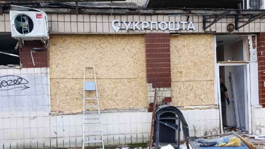 600 тысяч за букву «У»: Укрпочта обновила логотип, пока почтальоны считают копейки