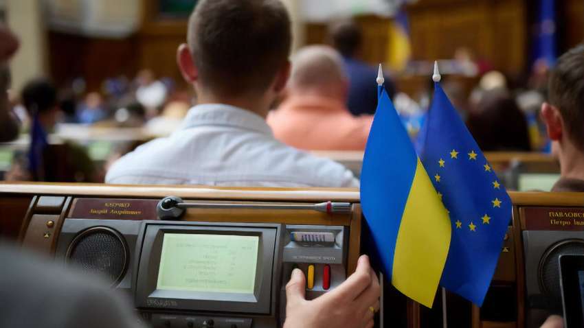 Е-декларації відкриють без відстрочки: що стоїть за настільки різким розворотом Ради